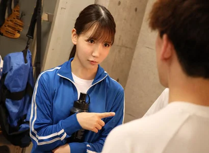 các cầu thủ nghiệp dư trong câu lạc bộ bóng đá quan hệ tập thể với gái xinh trong câu lạc bộ