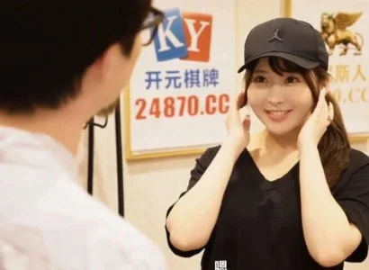Em nhân viên giao hàng dễ tính khi giao hàng