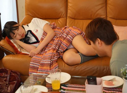 Anh chàng đang chịch em gái mới lớn của người yêu