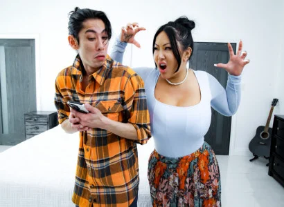 Con trai kia làm mẹ kế xăm trổ hàng múp tới đỉnh cao
