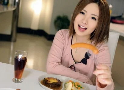 Ông xã ăn bữa tối xong rồi nện em